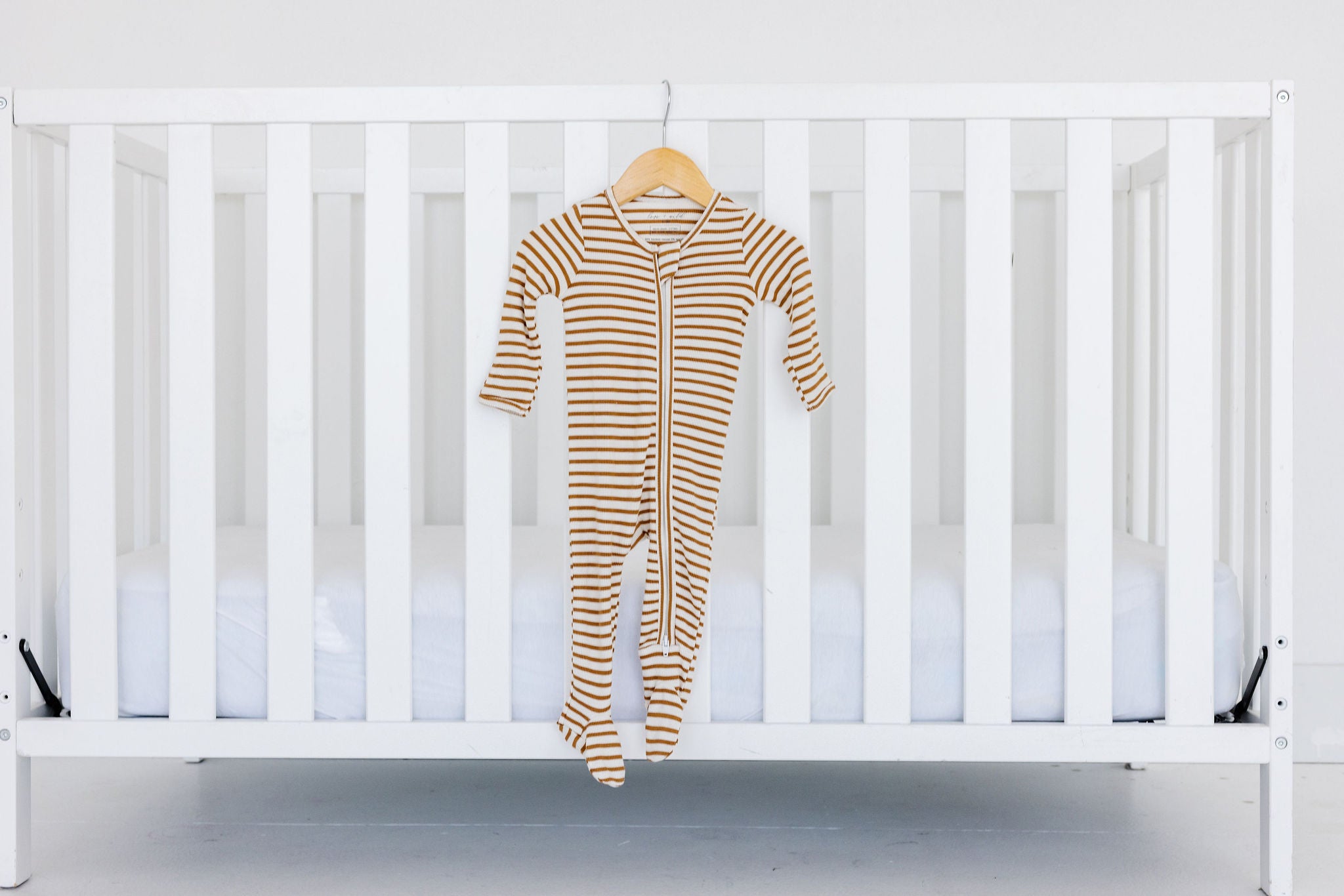 Zip Sleeper - Camel Stripe