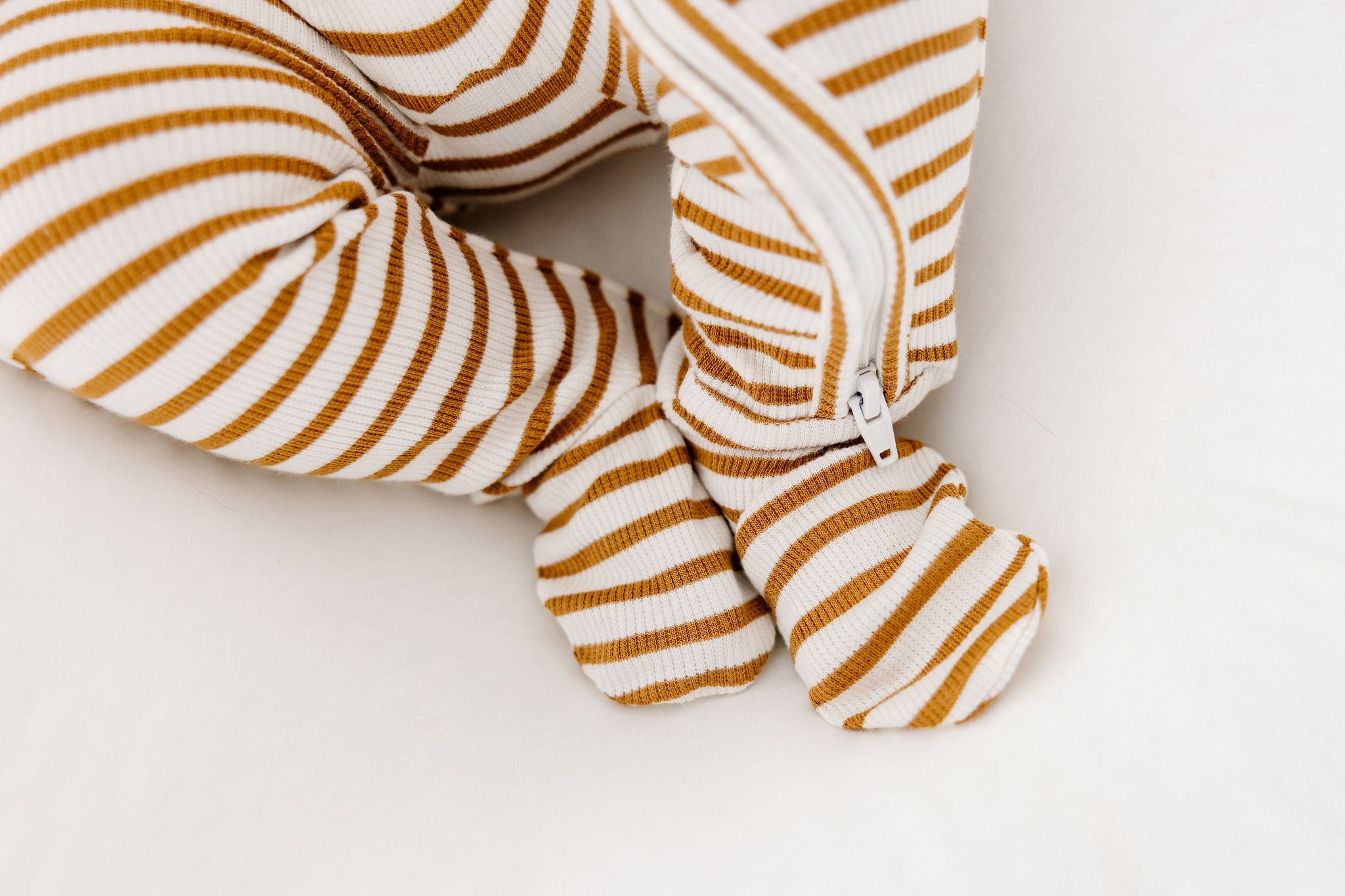 Zip Sleeper - Camel Stripe
